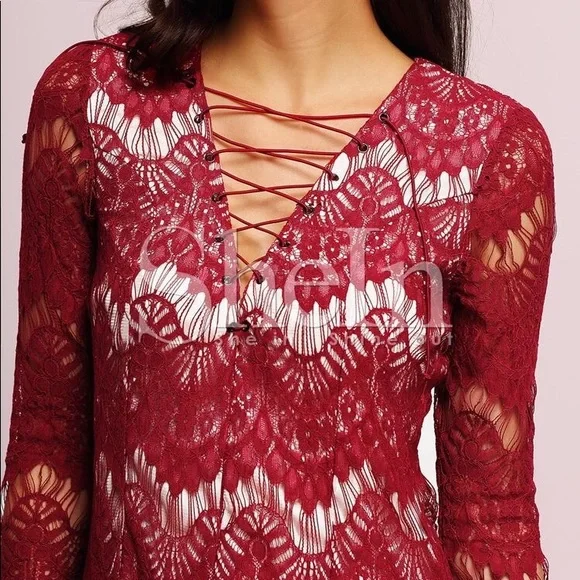 Red lace dress - Picture 5 of 9